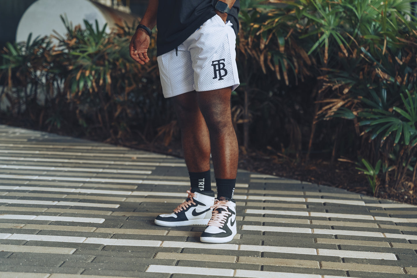 Icon Shorts - White