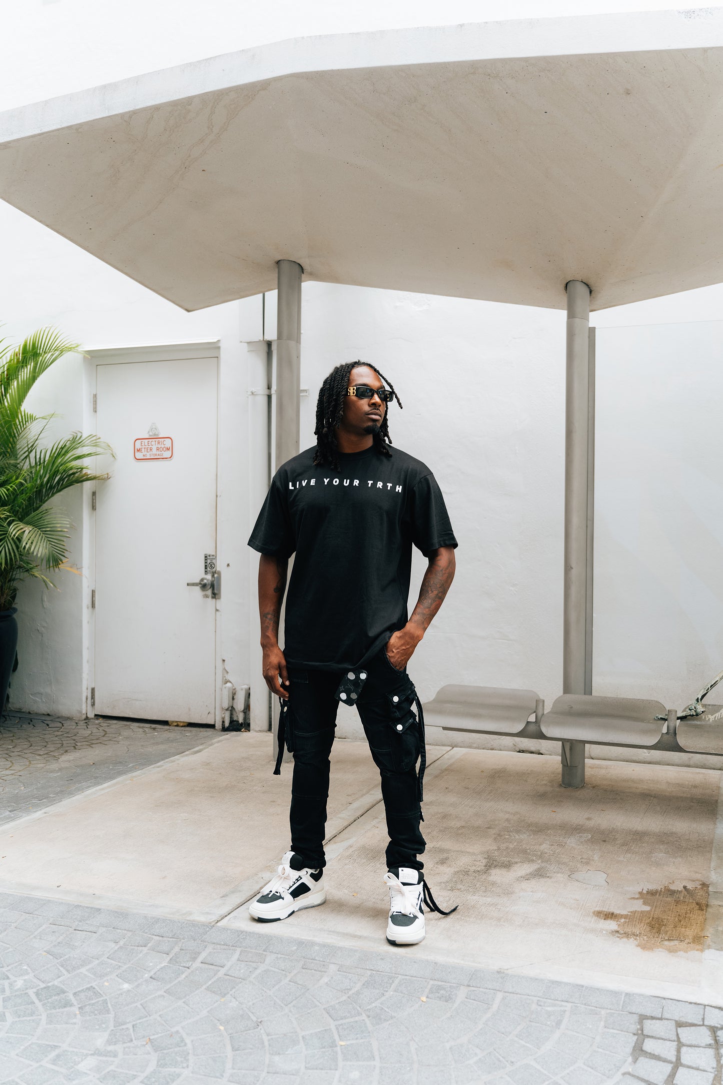 Bold Oversized Tee - Black